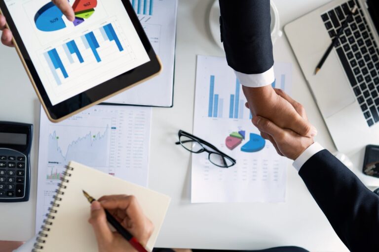 Digital Business vs Traditional Business: 7 Powerful Differences You Must Know in 2026